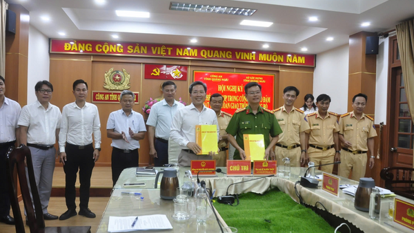 Sở Xây dựng và Công an tỉnh ký kết quy chế phối hợp trong bảo đảm trật tự, an toàn giao thông đường bộ