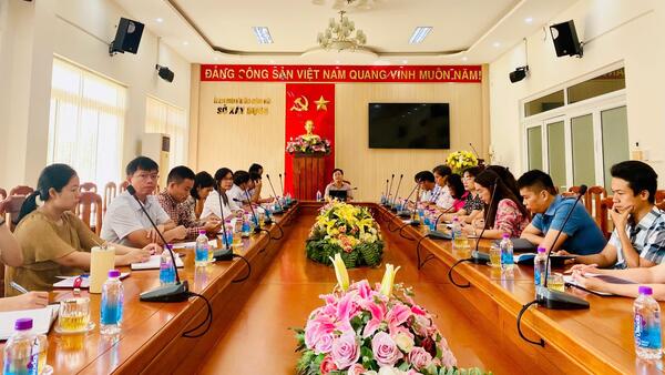 GIÁM ĐỐC SỞ XÂY DỰNG LÀM VIỆC VỚI TẬP THỂ CÔNG CHỨC, NGƯỜI LAO ĐỘNG VĂN PHÒNG SỞ, PHÒNG KẾ HOẠCH VÀ  ĐẦU TƯ TRIỂN KHAI CÔNG VIỆC SAU SÁP NHẬP