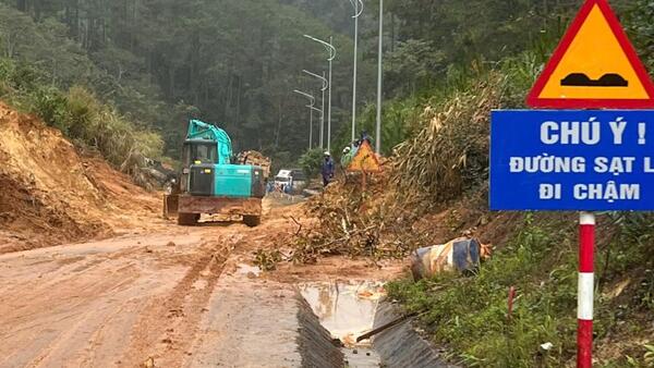 CẢNH BÁO SẠT LỞ TRÊN CÁC TUYẾN ĐƯỜNG ẢNH HƯỞNG ĐẾN HOẠT ĐỘNG VẬN TẢI