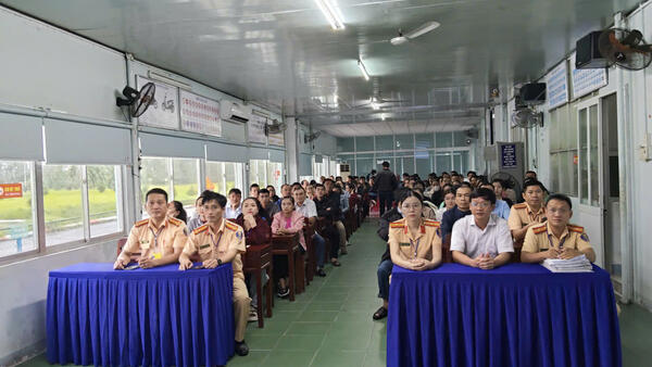 Công an tỉnh triển khai cập nhật và sử dụng phần mềm VNeTraffic cho học viên thi sát hạch lái xe tại Trung tâm đào tạo và sát hạch lái xe Quảng Ngãi