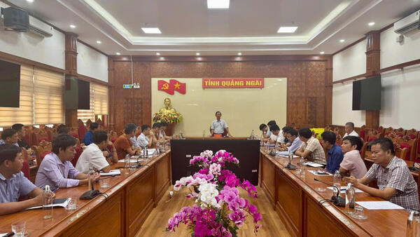 Đồng chí Mai Văn Hà, Phó Giám đốc Sở chủ trì họp đẩy nhanh tiến độ thi công, đảm bảo chất lượng các công trình sửa chữa định kỳ khu vực phía Tây tỉnh