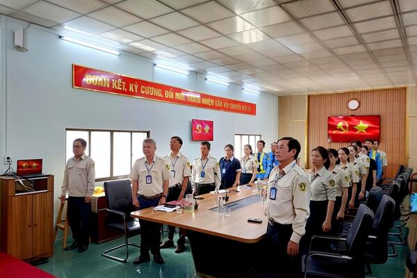 Chi bộ 15: Tổ chức Lễ kết nạp đảng viên mới