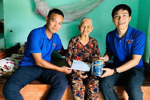 ĐOÀN THANH NIÊN SỞ XÂY DỰNG THĂM, TẶNG QUÀ MẸ VNAH  ĐẶNG THỊ GIỎI NHÂN KỈ NIỆM 78 NĂM NGÀY THƯƠNG BINH – LIỆT SĨ