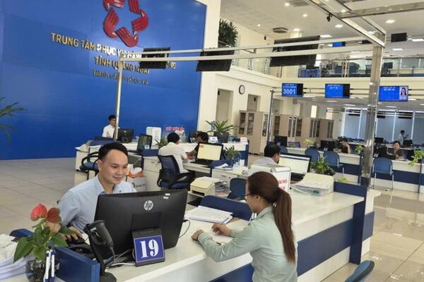 Từ nâng cao chất lượng dịch vụ đến chuyển đổi số trong quản lý vận tải trên địa bàn tỉnh Quảng Ngãi