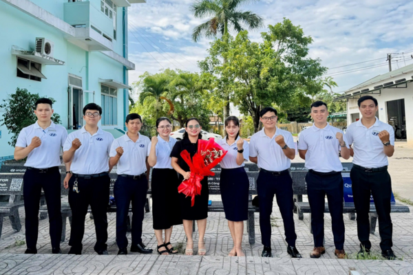 Trung tâm đào tạo và sát hạch lái xe và Công ty Cổ phần ô tô Quảng Ngãi tổ chức ký Biên bản ghi nhớ về thúc đẩy hợp tác công tác đào tạo kỹ năng lái xe an toàn